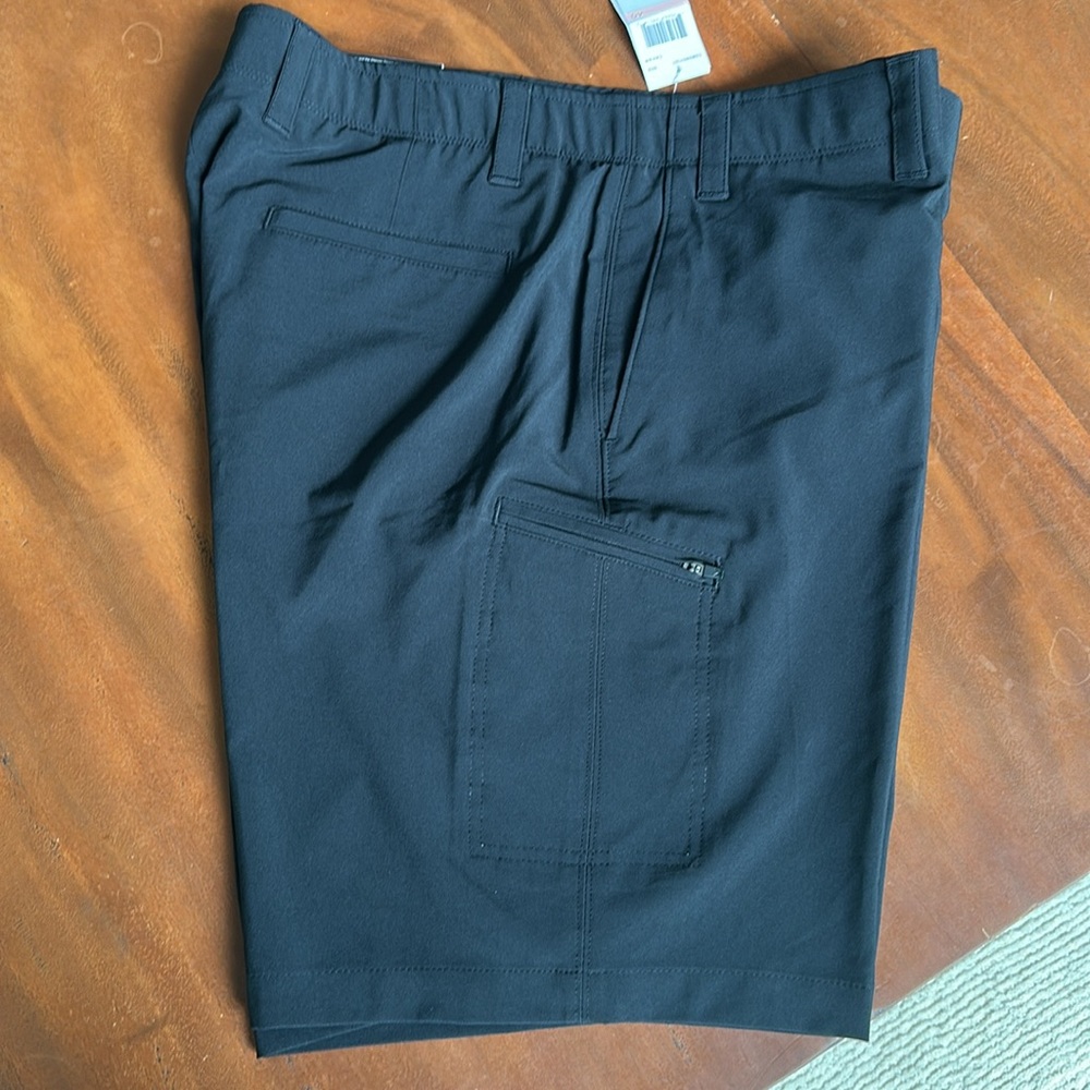 Callaway men’s black golf shorts. New with tags. Size 40 - Picture 4 of 6
